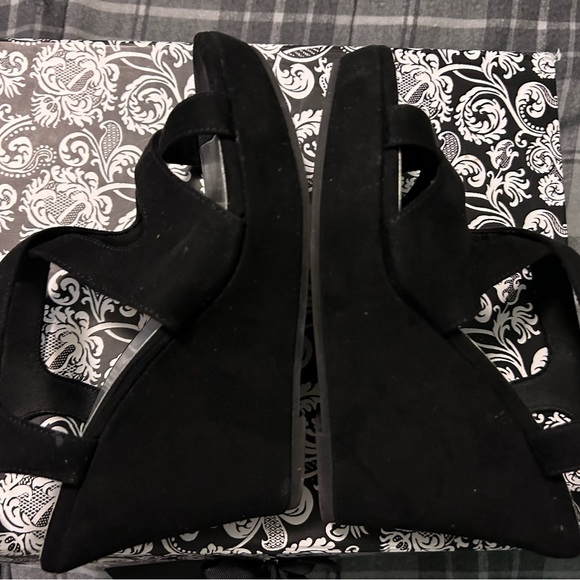 Black suede open toe wedges - Picture 4 of 6